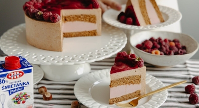 Tort mousse cu zmeură și alune