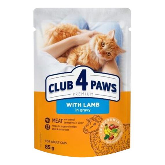 CLUB 4 PAWS Hrana pu pisici adulte cu miel in sos 85g